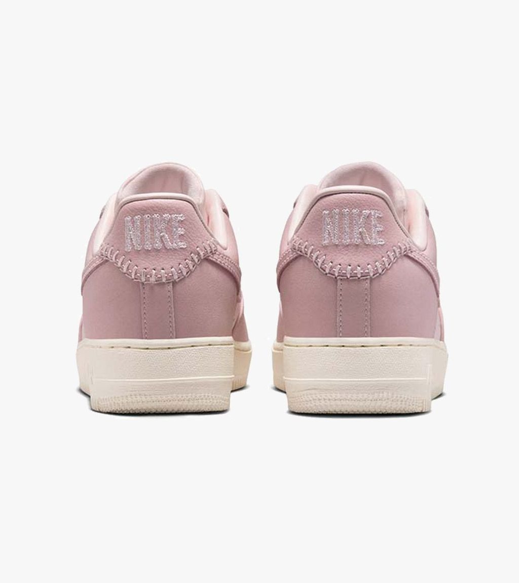 Mitmevärviline Wmns air force 1 ´07