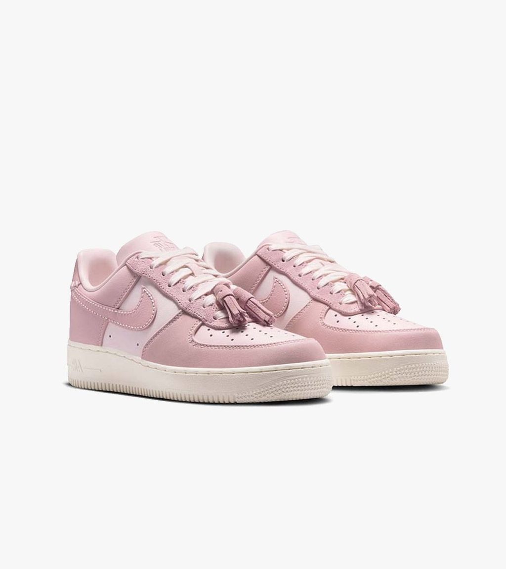 Mitmevärviline Wmns air force 1 ´07