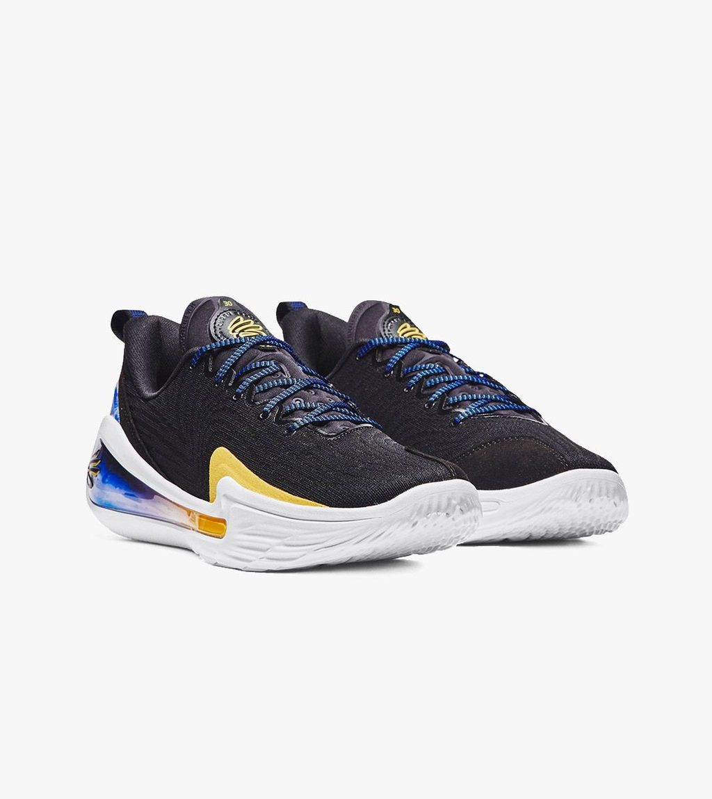 Juoda Curry 12