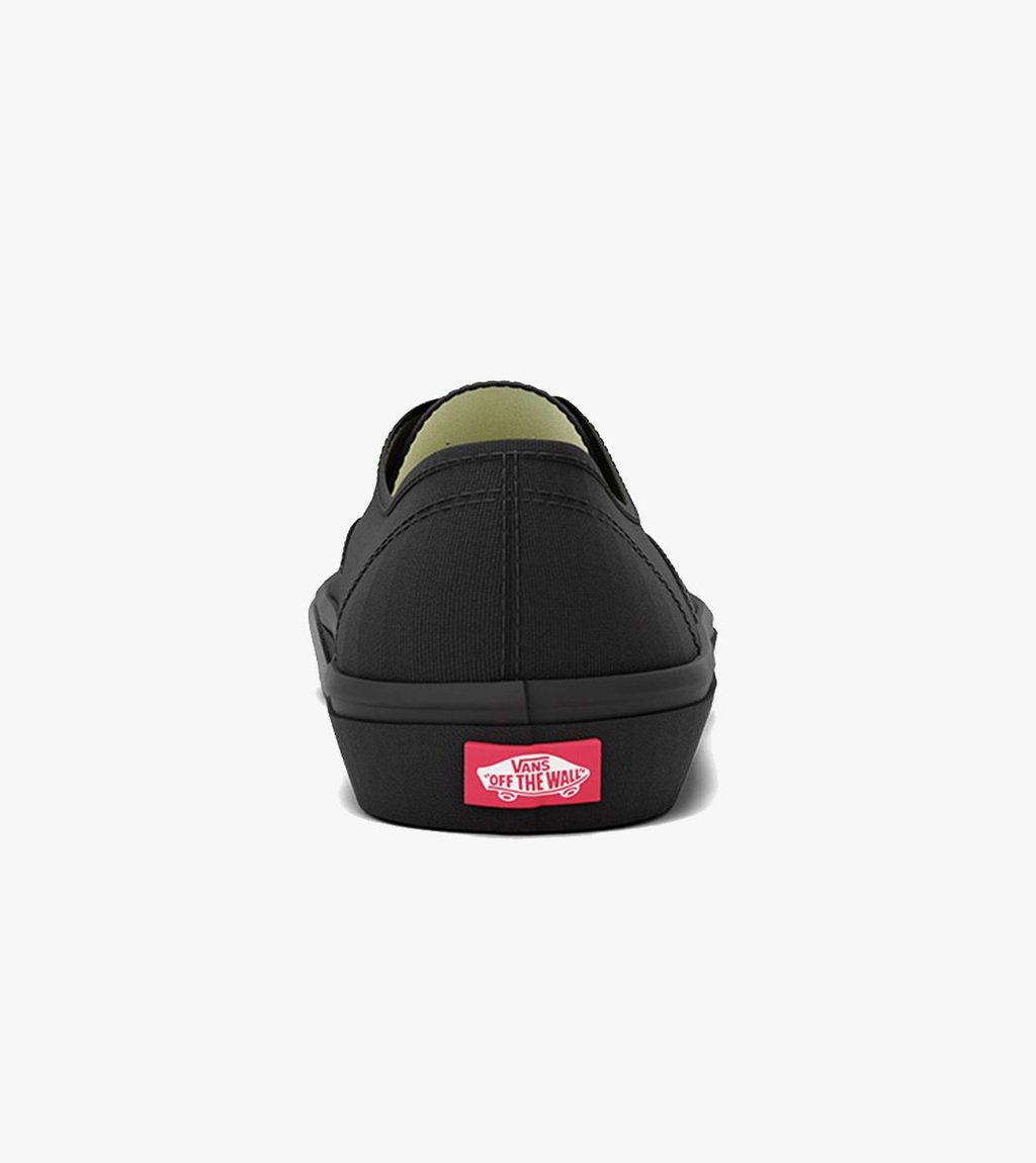 Musta UA AUTHENTIC
