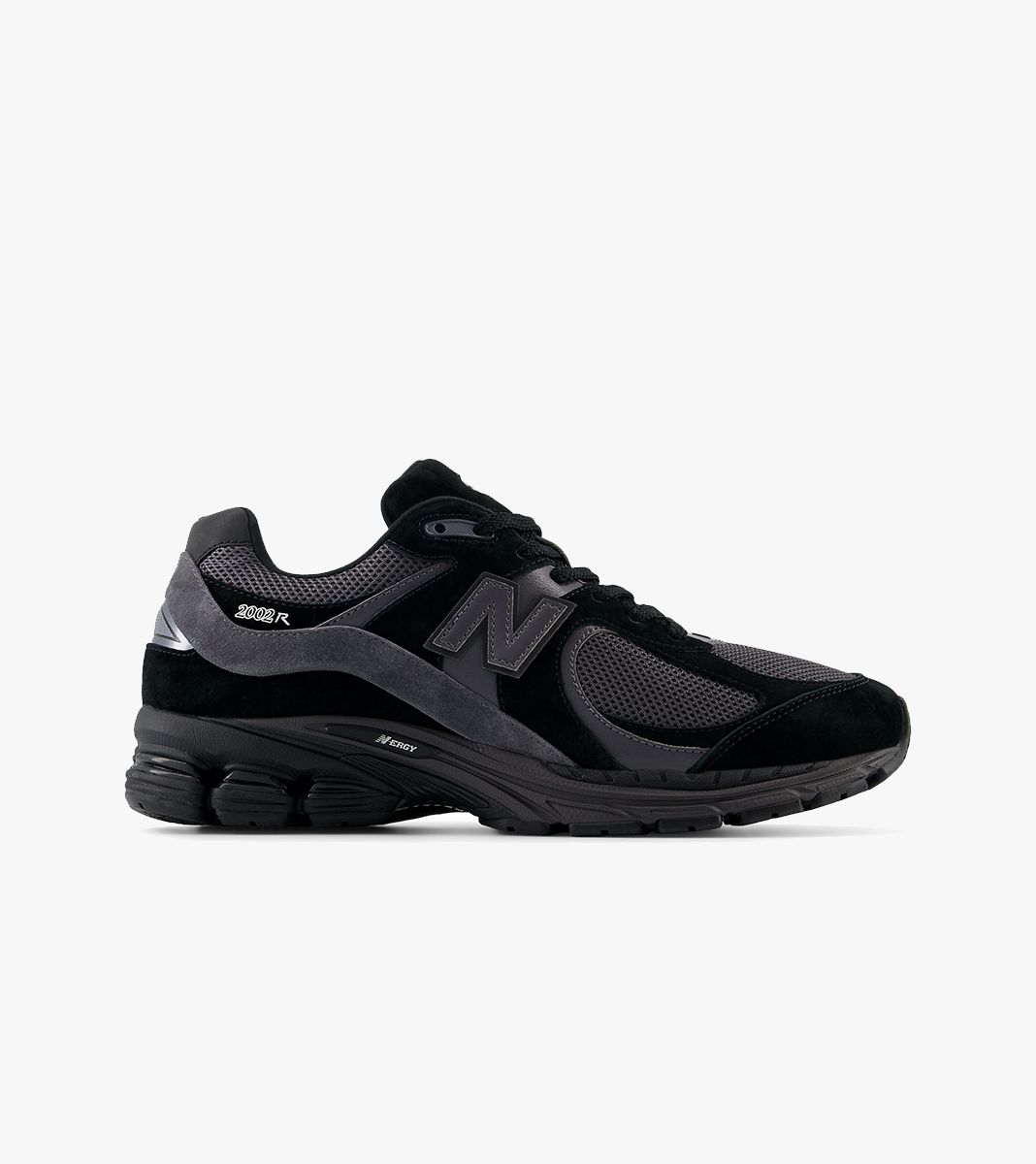 Juoda New balance 2002r