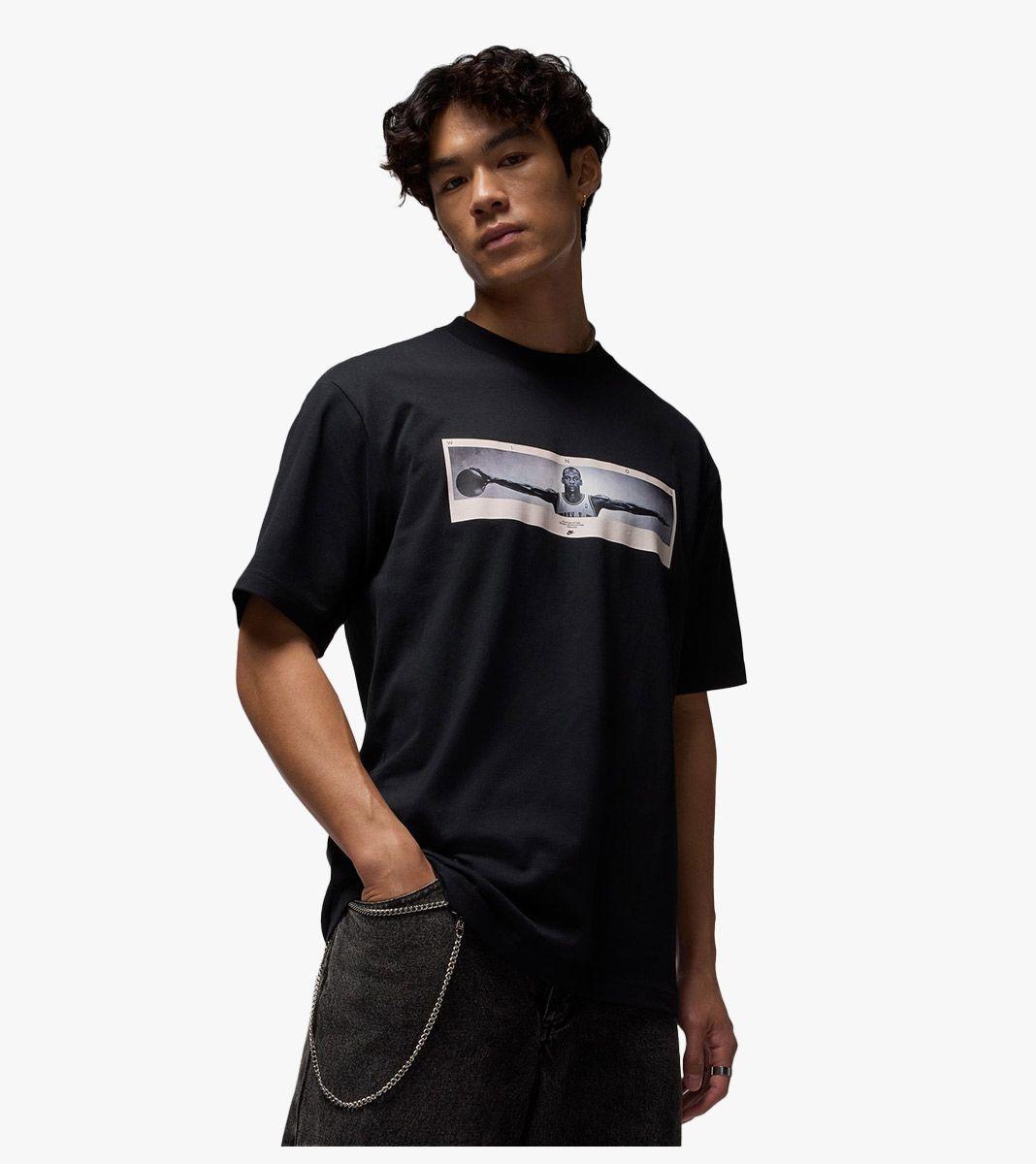 Black M J NC WINGS PHOTO SS CREW