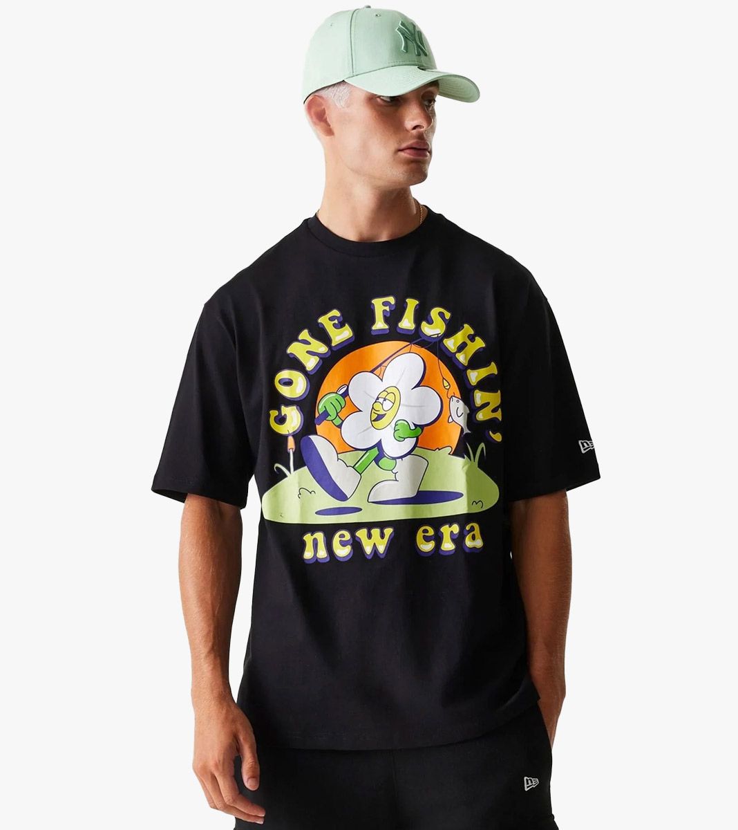 Melna NE OUTDOOR GRPHC OS TEE