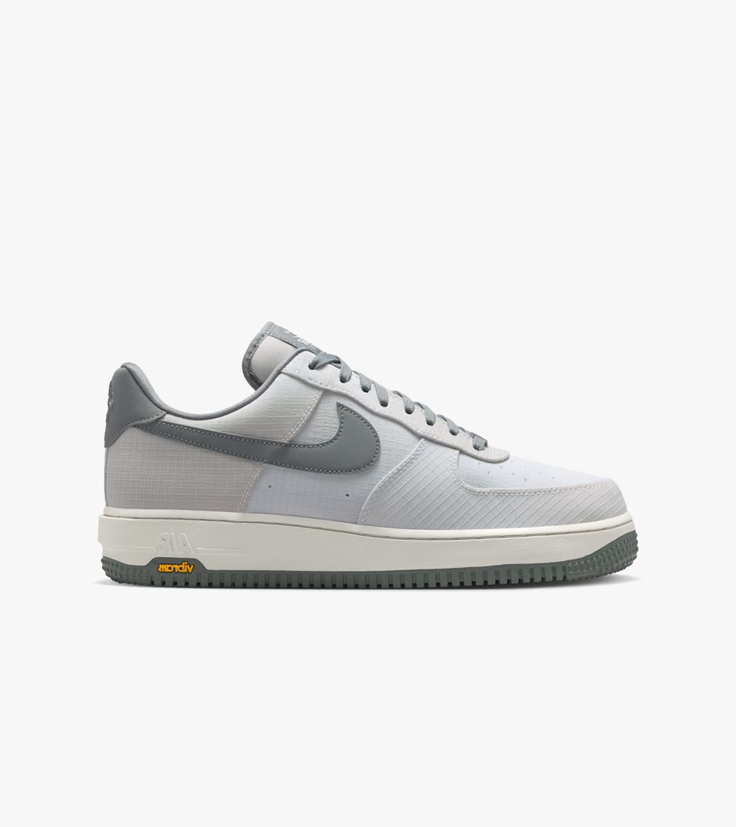 Valkoinen AIR FORCE 1 ´07 LX VIBRAM