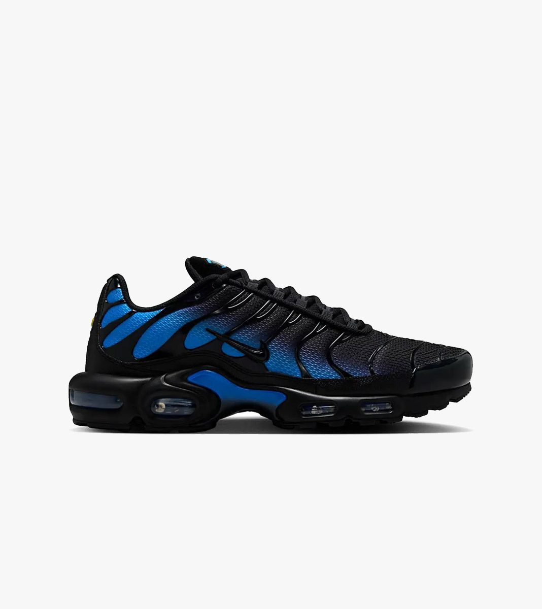 Black NIKE AIR MAX PLUS
