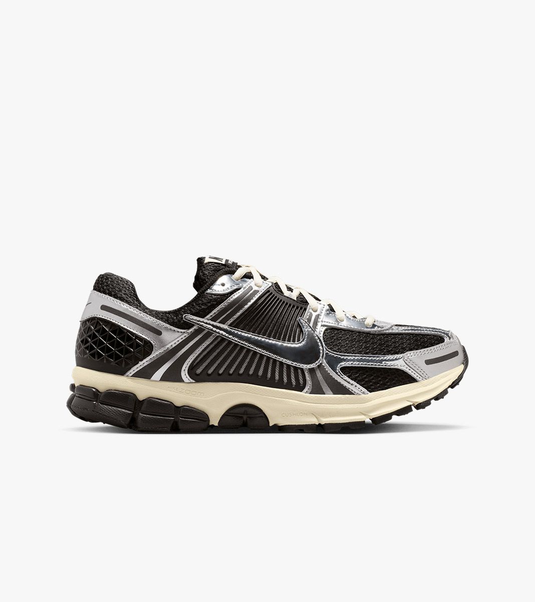 Musta NIKE ZOOM VOMERO 5