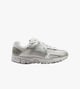 Grått Nike zoom vomero 5 se